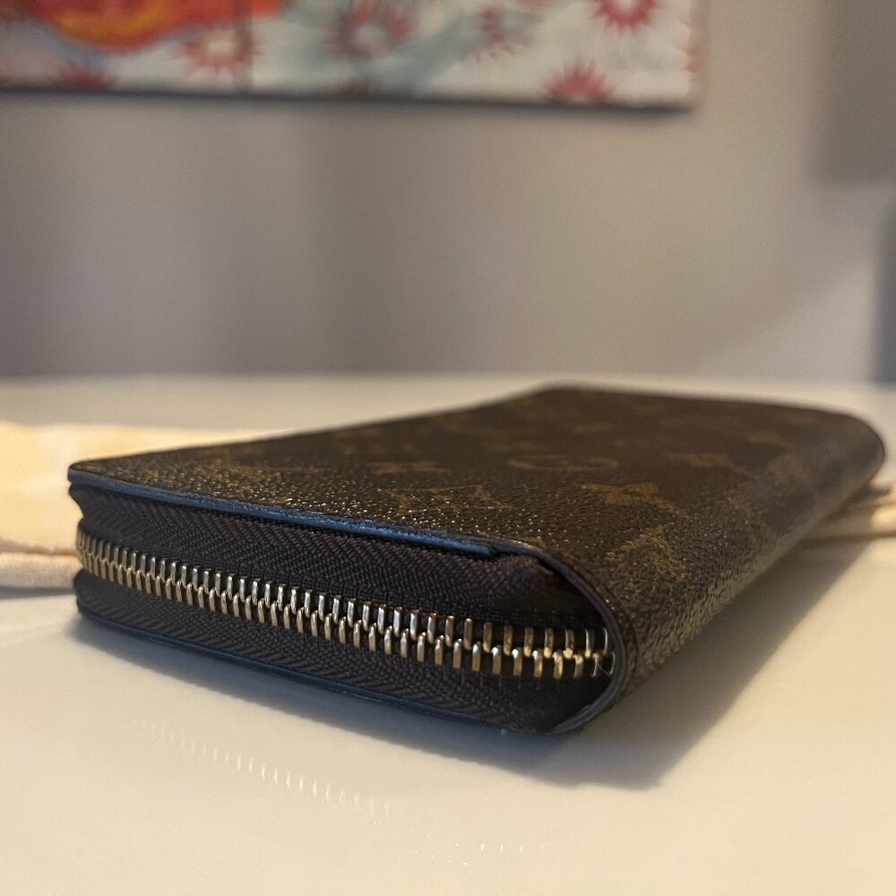 Louis Vuitton Monogram Zippy Wallet Zip Around + Dust Bag - Picture 5 of 14